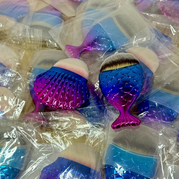 NEW Contour, foundation , blending mermaid 2pc. make up brush set. PRICE FIRM - Picture 5 of 15